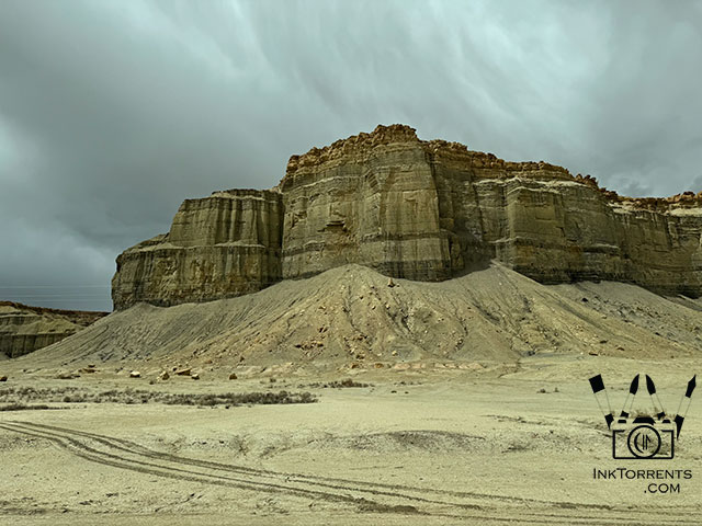 Utah Badlands - photo by Soma Acharya @ inktorrents.com